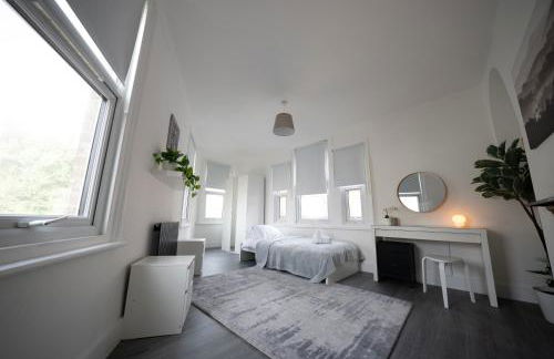3BR Home Gem - sleeps 9 - Netflix - Near O2 & Greenwich Park - Foto 49