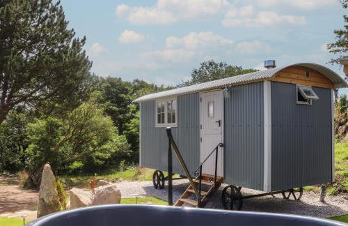 Bosulla Shepherds Hut - Photo 19