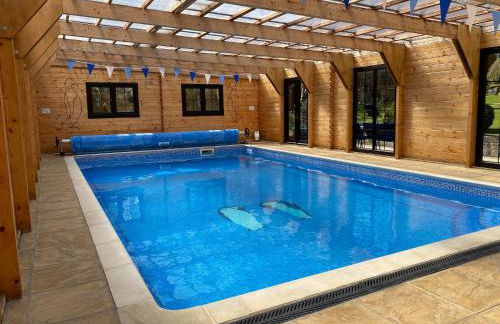 'Monktonmead Lodge' in secluded setting, with private indoor pool. - Photo 4