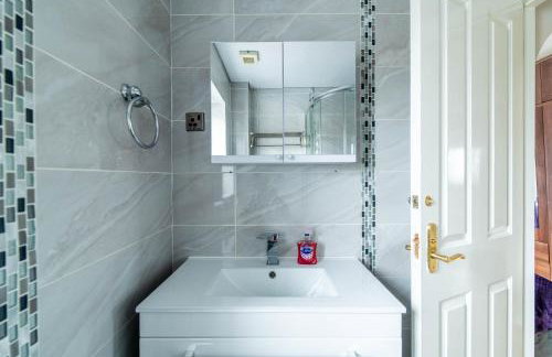 Spacious 6BDR House By Hyped Properties Short Term Rental Agency With Free Parking Bilston - Foto 15