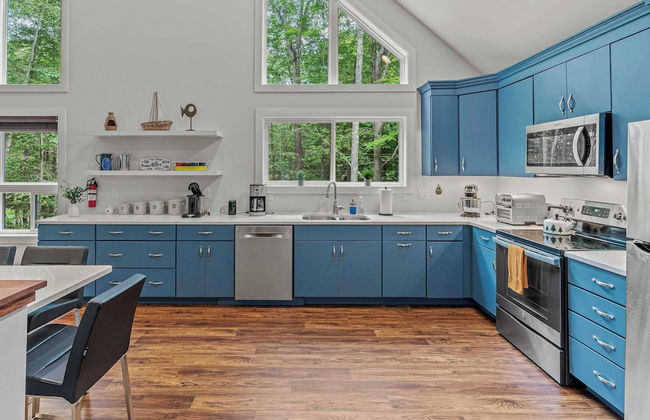 Happy Trails Chalet by Avantstay Sauna + Deck, Private Community Beach Access - Foto 9