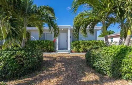 Jungle Cottage with luxury pool, hot tub and more! - Photo 17