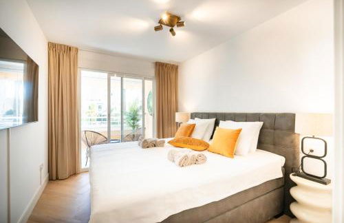 ApoloXIX between beach and harbour - Photo 10