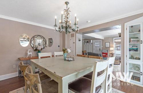 Cozy Farmhouse w Treehouse Fire Pit 1 Mile to Beach Close to Skiing Adventures 1226 - Foto 16