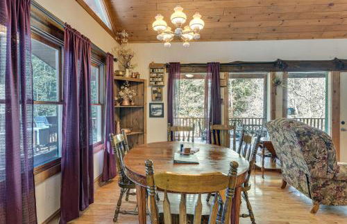 Deck and Sauna Avalon Woods Riverfront Retreat - Foto 8