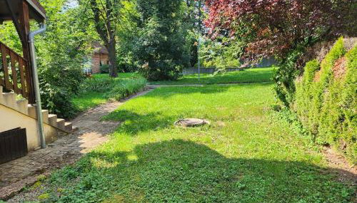 appartement T3 avec jardin proche village - Foto 2, Garden view