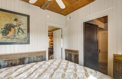 Hot Tub and Creek Views Secluded Perryville Cabin - Foto 14