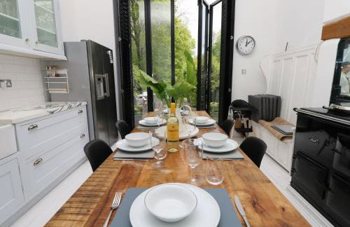 Perfect Retreat in Luxury & Historical Manor House - Photo 36