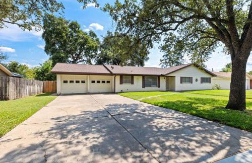 Pet-Friendly Aggie Village - Fire Pit Games and walk to Texas AnM - Foto 40