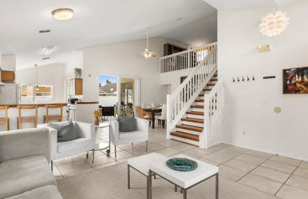 Upstay 3BR Family-Friendly Stylish Retreat w Patio - Foto 9