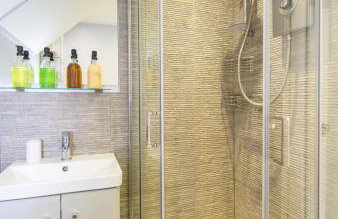 Escape to a Clifftop Chalet with pool and tennis onsite - 1A Kingsdown Holiday Park - Foto 25