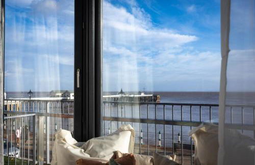 Luxury 1BR Seafront Apartment - Photo 21