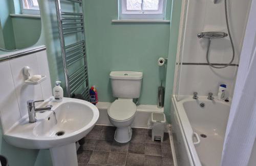 Beautiful home with 3 beds in 3 seperate rooms in Durham free parking - Foto 19