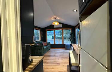 Cozy Covelo Tiny Home - Hot Tub & Oaks - Foto 20