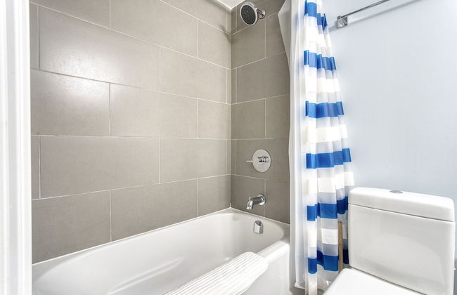 Yorkville Modern 1 Bedroom Suite Toronto - Photo 33