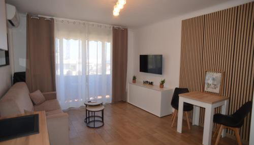 55E - Superbe studio climatisé entièrement rénové au 5ème et dernier étage sur le bord de Mer de Menton - Foto 3