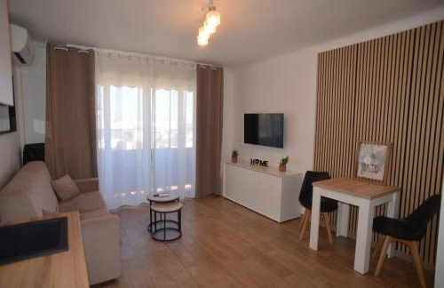 55E - Superbe studio climatisé entièrement rénové au 5ème et dernier étage sur le bord de Mer de Menton - Foto 3