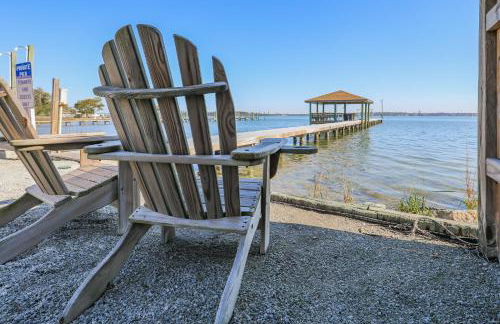 Spacious Home with Waterfront View-Welcome Pets - Foto 54