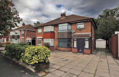 Spacious 3BR by Avalora Shortlets & Serviced Accommodations Queensway with big garden, Near train station - Foto 1