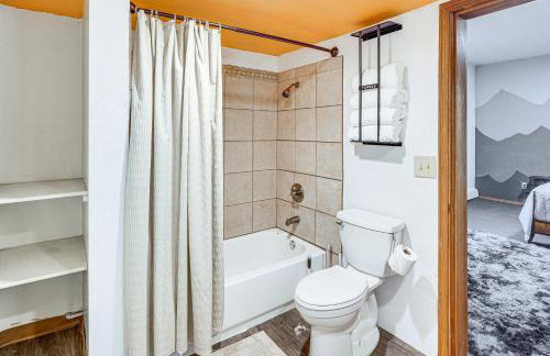 Hike, Ski and Soak! Spacious Anchorage Getaway - Foto 29