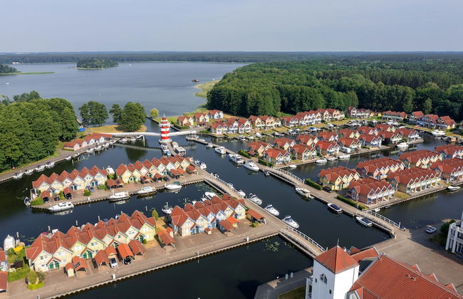 Cozy Holiday Home with Wood Burning Stove near Water - Foto 19