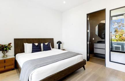 Private LA Retreat w Pool Hot Tub Fire Pit Near Melrose Ave The Martel House by AvantStay - Foto 35