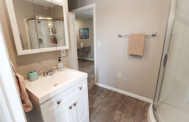 Downtown Granby Retreat & Spa - Photo 23