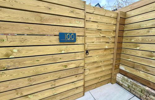 Stunning 4-Bedroom Home - 10 mins to Sandbanks Beach - Photo 24