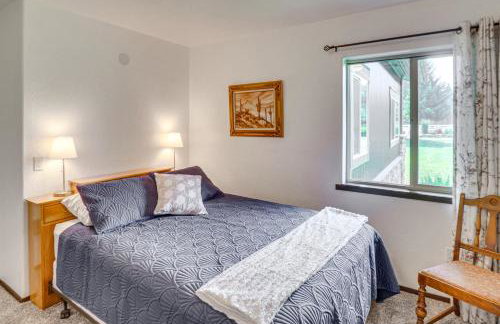 Deck and Mtn Views Libby Home on Golf Course! - Foto 17