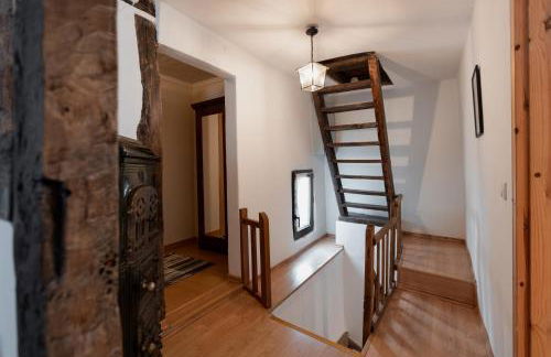 BG Living & Hosting - Mosel-Fachwerkhaus nahe Calmont Klettersteig - 2 Schlafzimmer, Parkplatz, WLAN & Netflix, 5 Personen - Foto 28