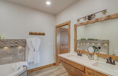 Spacious Harrison Vacation Rental with Deck and Views! - Foto 14