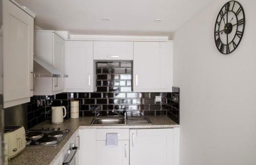 Modern City Apartment for 5 - Near Train Station - Foto 12