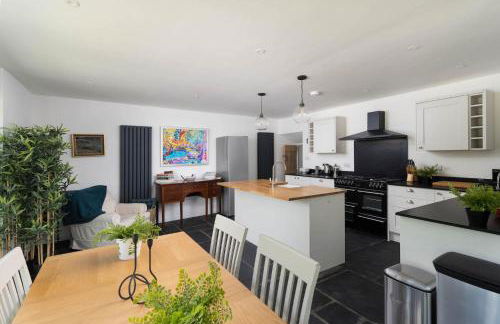 4-Bed Cottage - Pets with Garden & Wood Burner - Foto 6