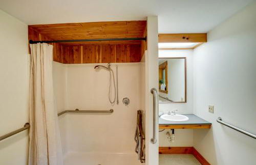 Secluded Family Getaway with On-Site Creek in Hawley - Foto 17