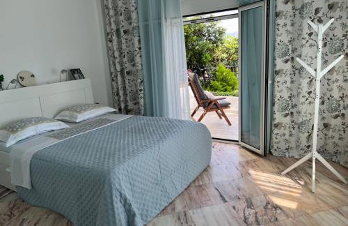 Sea front house & garden, Oropos - Foto 10