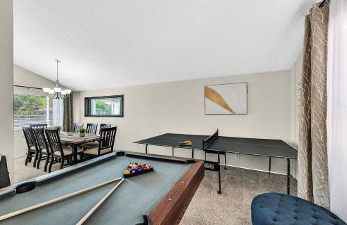 4BR Family Home, Private Pool & BBQ, Near Strip - Foto 30