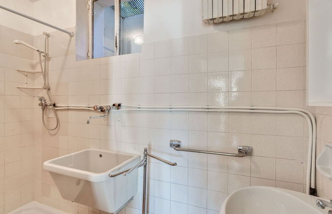 Villa in Torri del Benaco With Private Pool - Photo 14