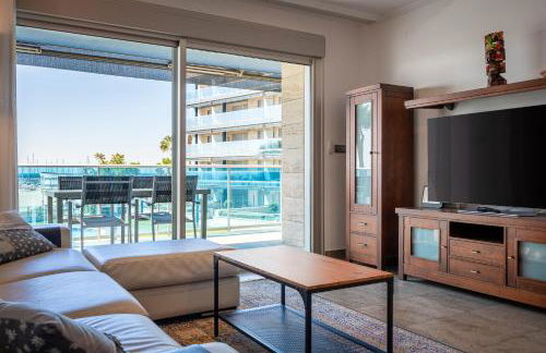 AT021 Apartment with pool in front of the beach - Foto 4