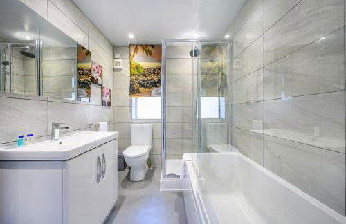 51VL For your Stylish and Relaxed Stay with Free Parking and Free WiFi - Foto 45