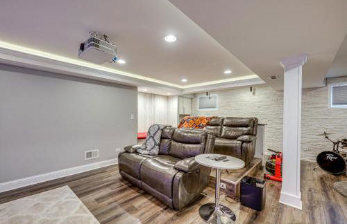 In-Home Theater Modern Naperville Vacation Rental - Foto 39