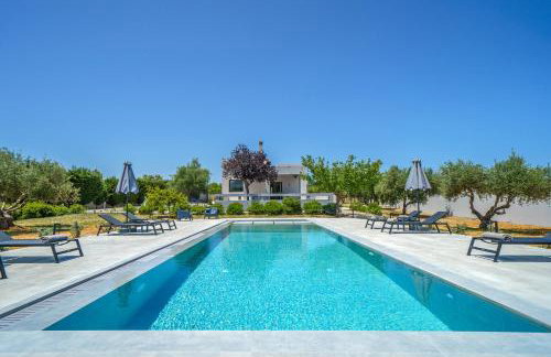 Nostra Terra Villa, 2-acre Secluded Nature Escape with Heated Pool, By ThinkVilla - Foto 1