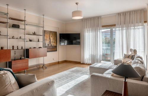 Lux Apt in Priv Condo with Pool, near Beach, Parking & Easy Access to Lisbon - Foto 47