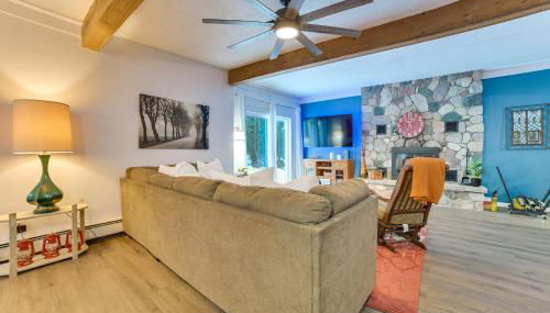 Updated Cabin with 2 Suites, Fire Pit and Forest Views - Foto 4