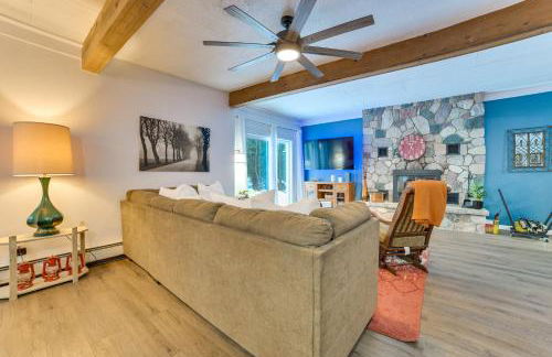 Updated Cabin with 2 Suites, Fire Pit and Forest Views - Foto 4