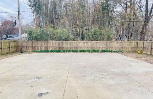 Spacious home, 3 king beds, huge backyard near UM - Foto 23