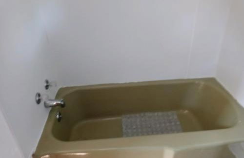 Getaway Country Cottage -Entire House w/ Fireplace - Foto 19