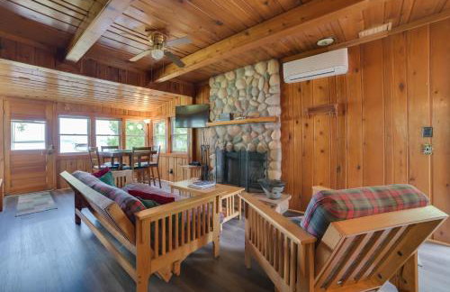 Pet Friendly Mullett Lake Cabin with Dock! - Foto 5