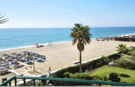 BEACHFRONT APARTMENT In LA CALA DE MIJAS - Photo 49