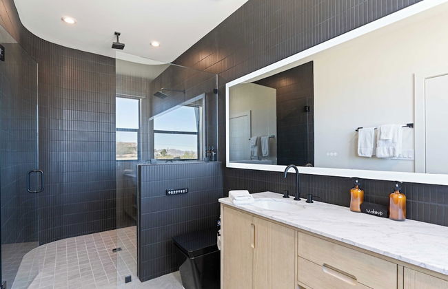 Luxe Modern Escape w/ Pool, Hottub, Firepit, Desert View Obsidian by Avantstay - Foto 10