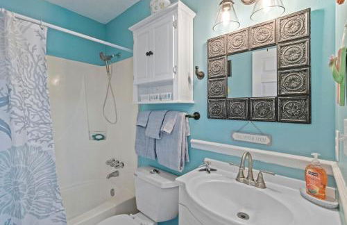 2BR Retreat with Pool, Near Beach and The Hangout - Photo 14